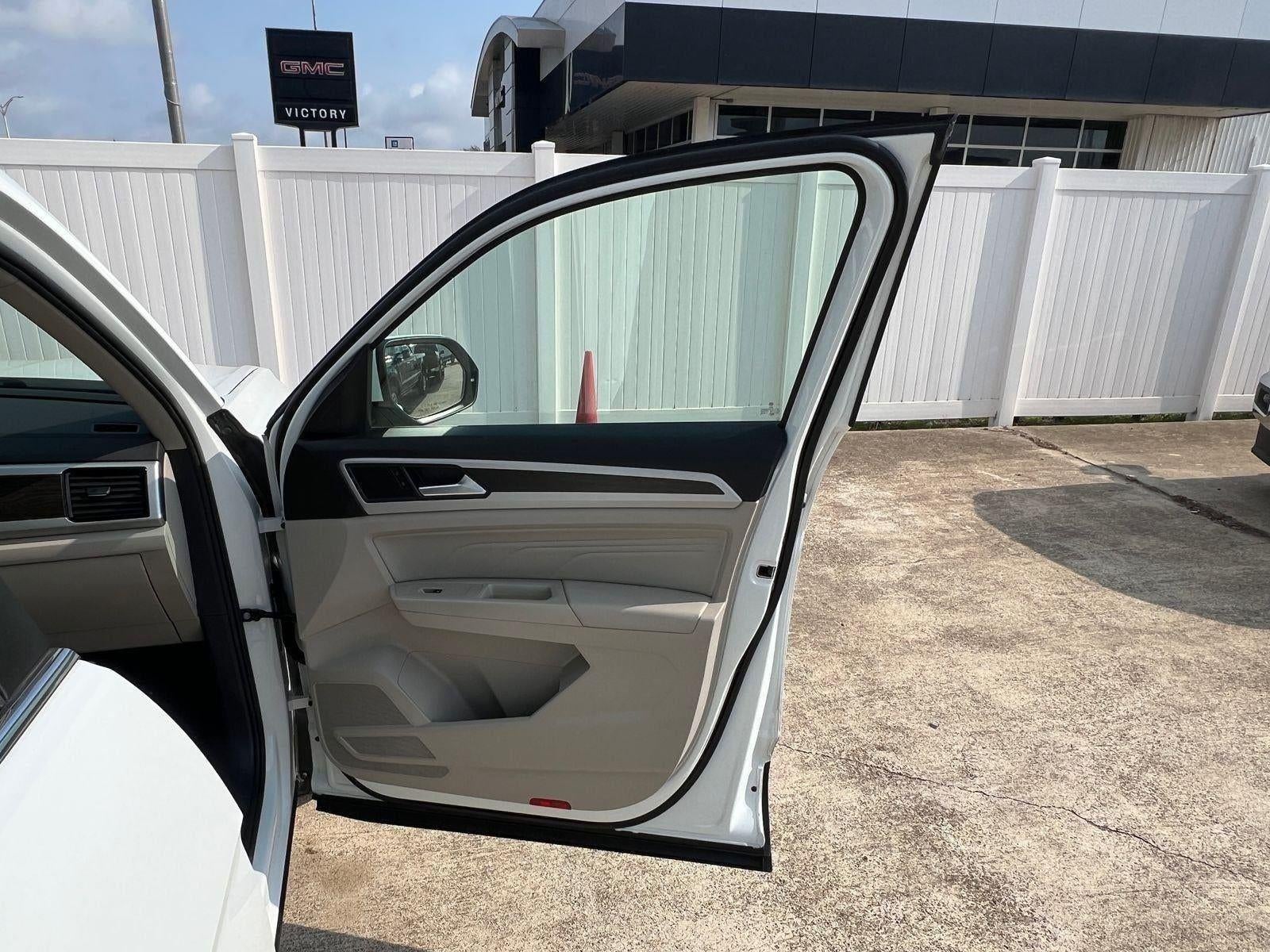 2022 Volkswagen Atlas 3.6L V6 SE w/Technology