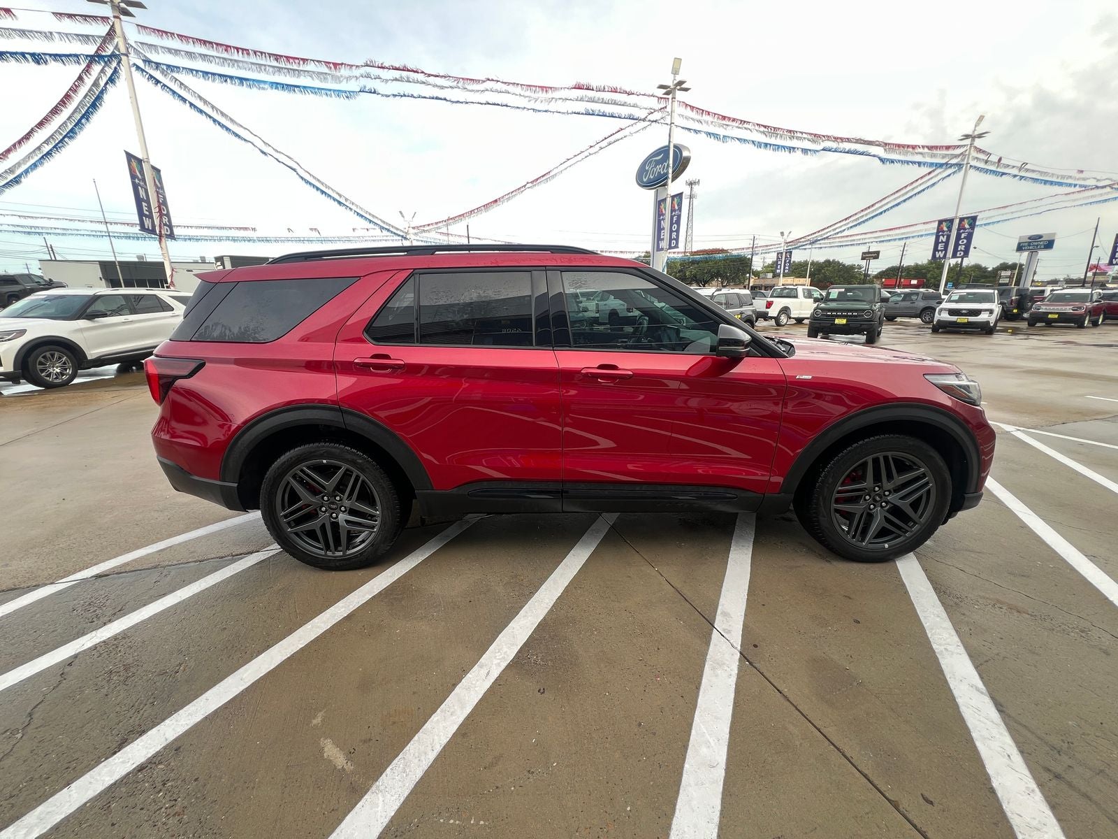 2025 Ford Explorer ST-Line