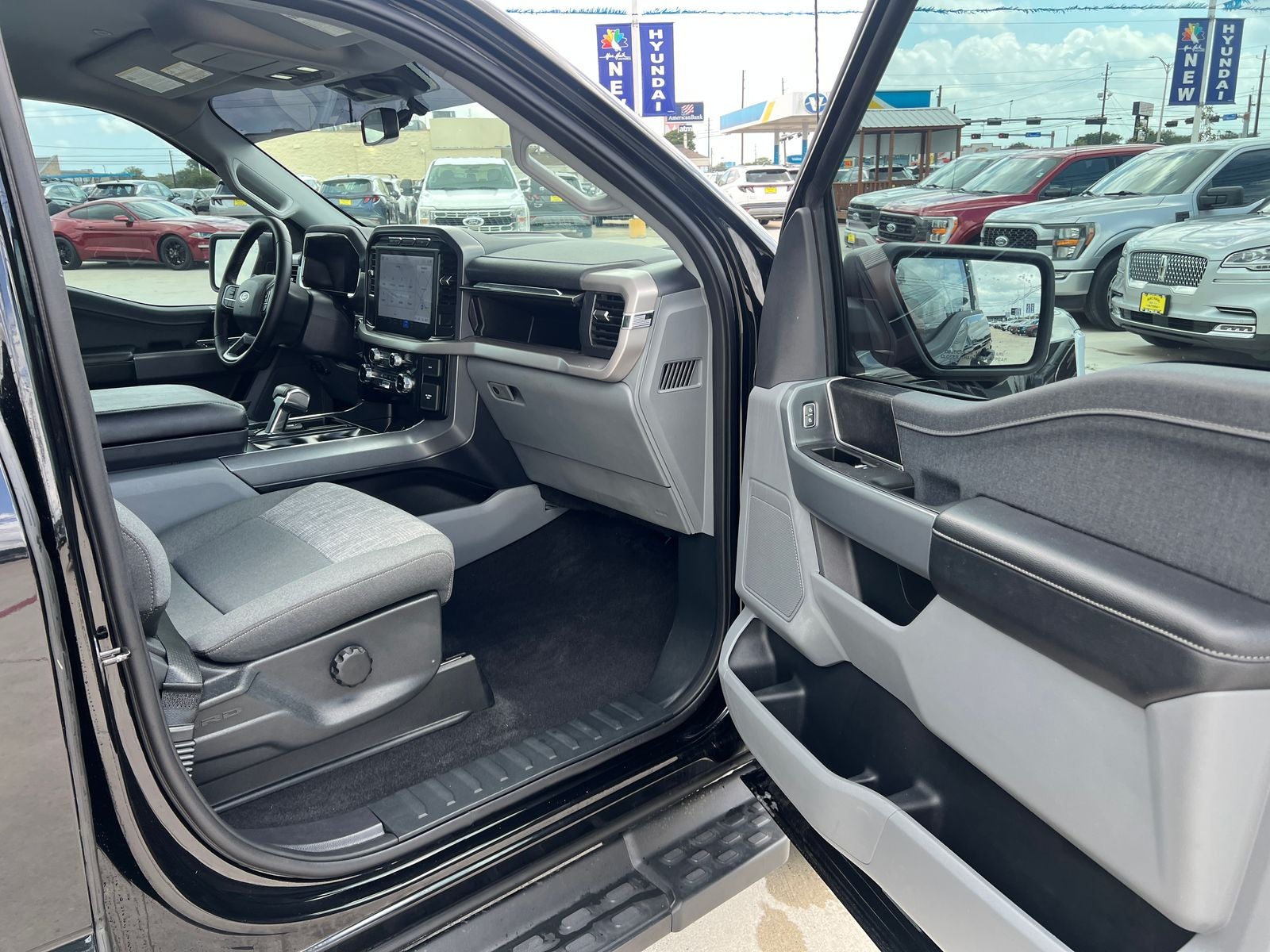 2023 Ford F-150 Lightning XLT