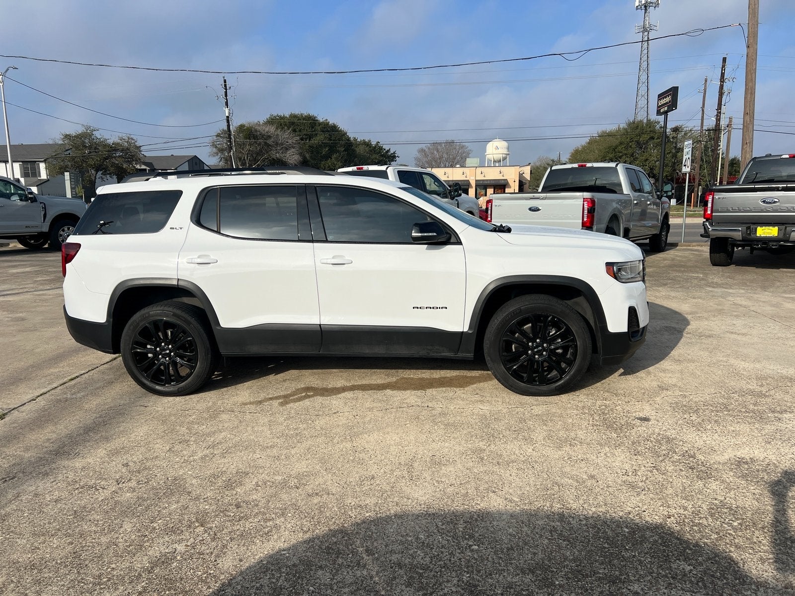 2023 GMC Acadia SLT