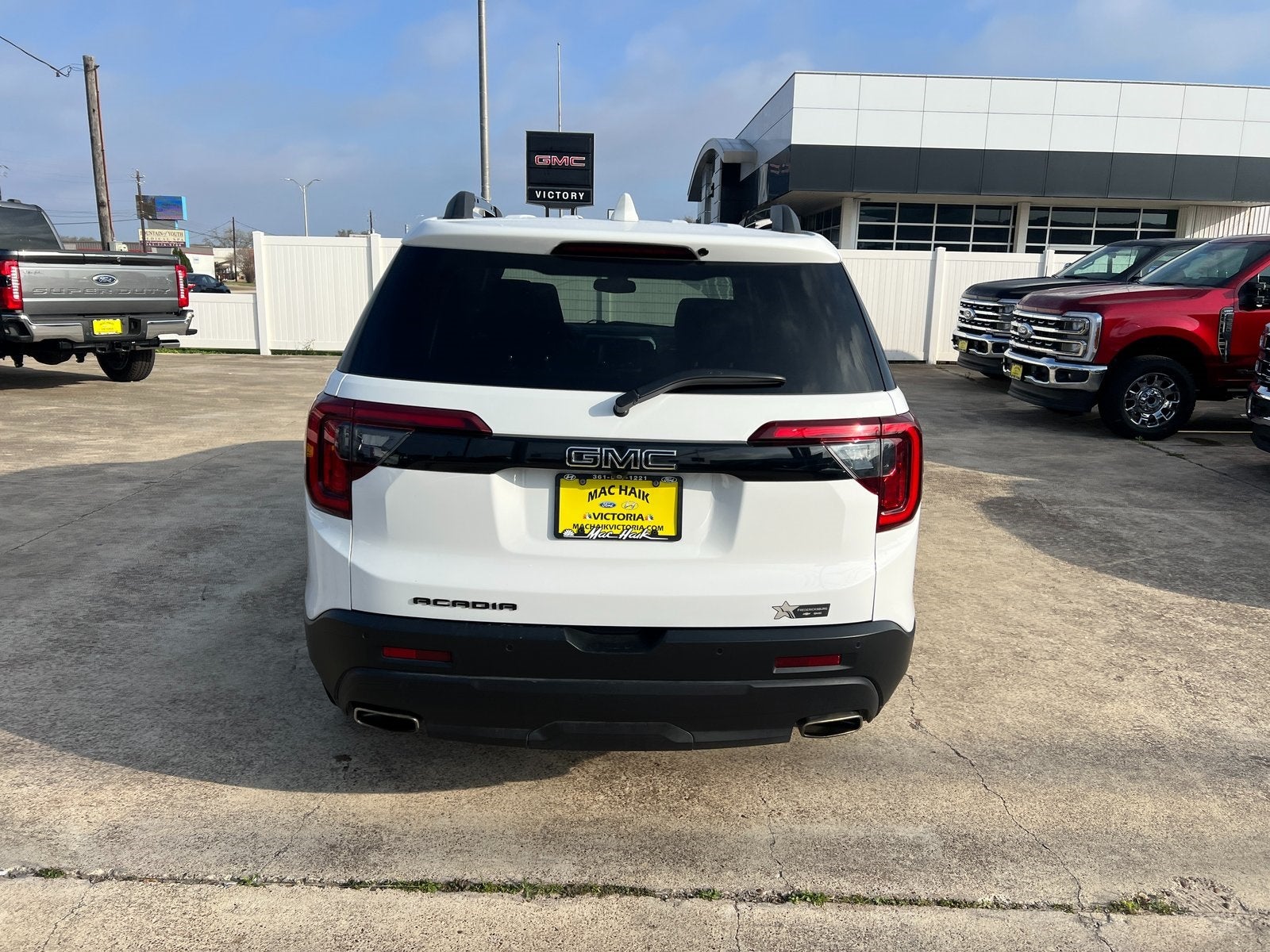 2023 GMC Acadia SLT