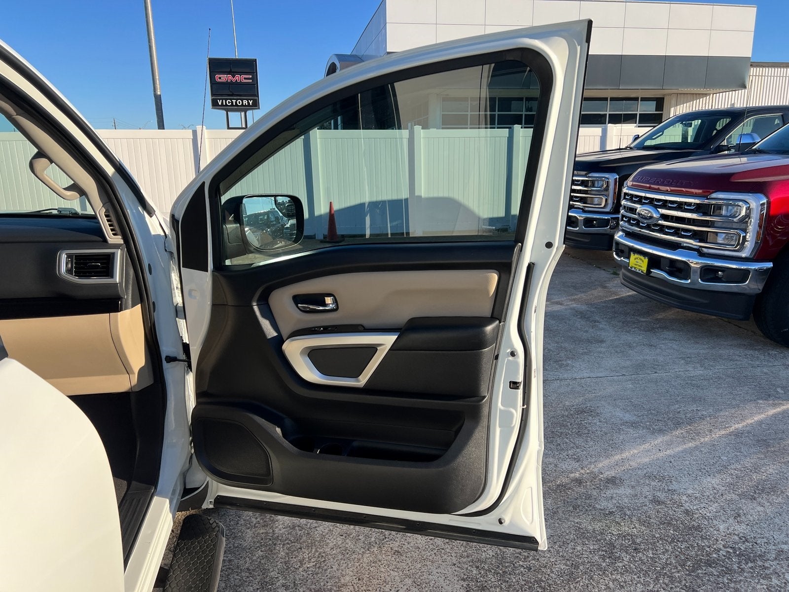 2017 Nissan Titan SV