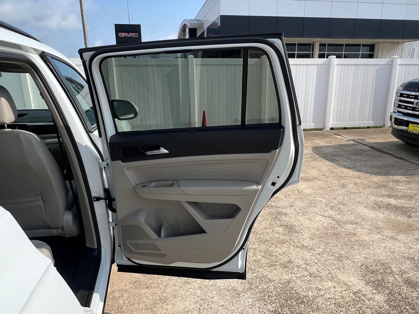 2022 Volkswagen Atlas 3.6L V6 SE w/Technology