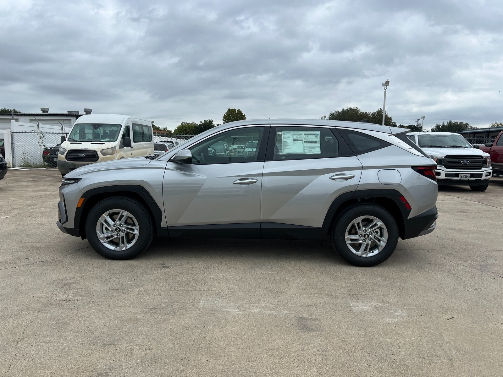 2026 Hyundai TUCSON SE FWD