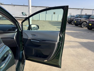 2022 Toyota Sienna XLE 8 Passenger