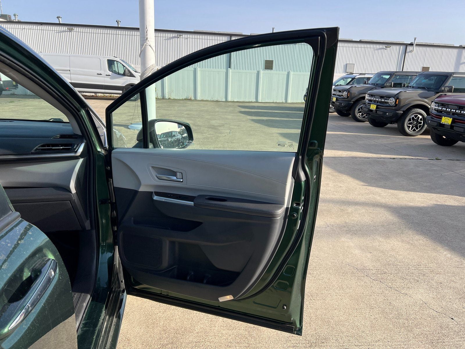 2022 Toyota Sienna XLE 8 Passenger