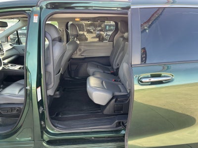 2022 Toyota Sienna XLE 8 Passenger
