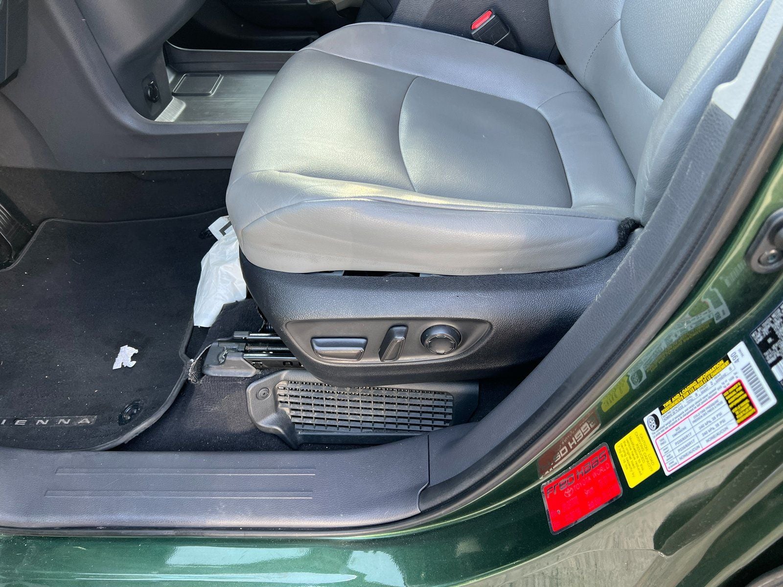 2022 Toyota Sienna XLE 8 Passenger