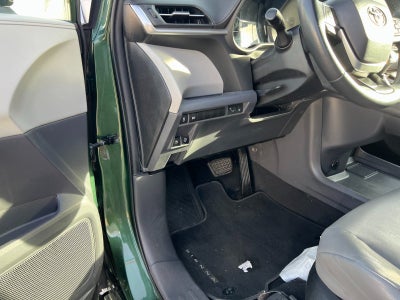 2022 Toyota Sienna XLE 8 Passenger