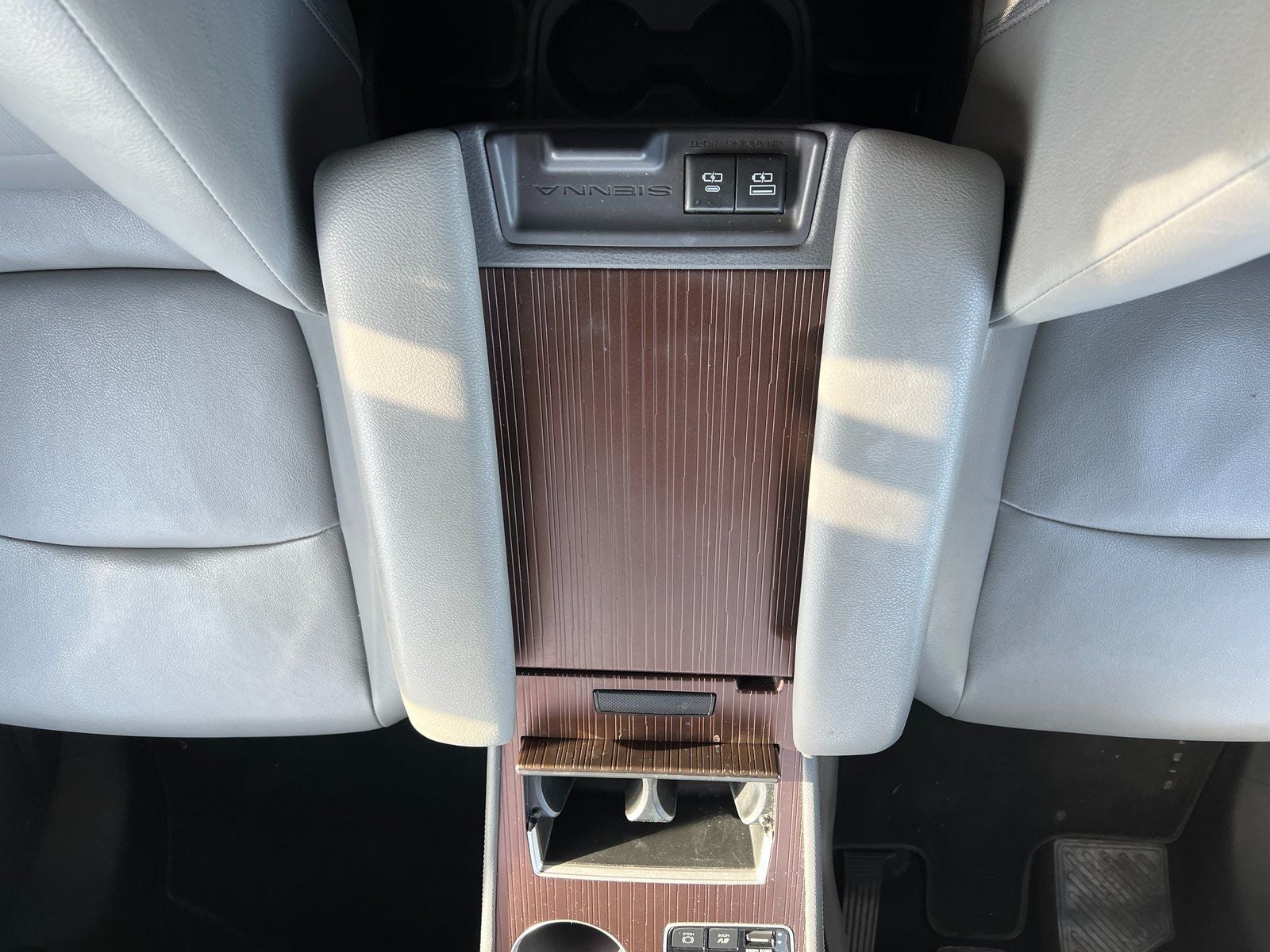 2022 Toyota Sienna XLE 8 Passenger