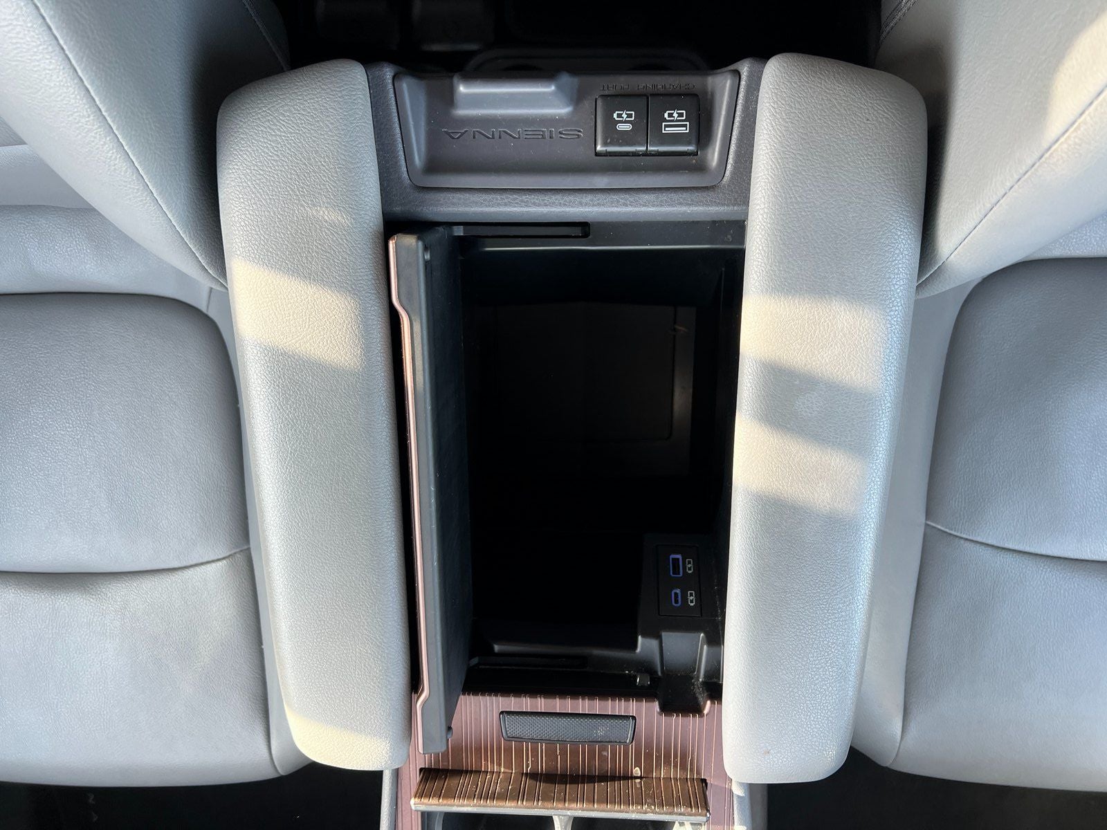 2022 Toyota Sienna XLE 8 Passenger