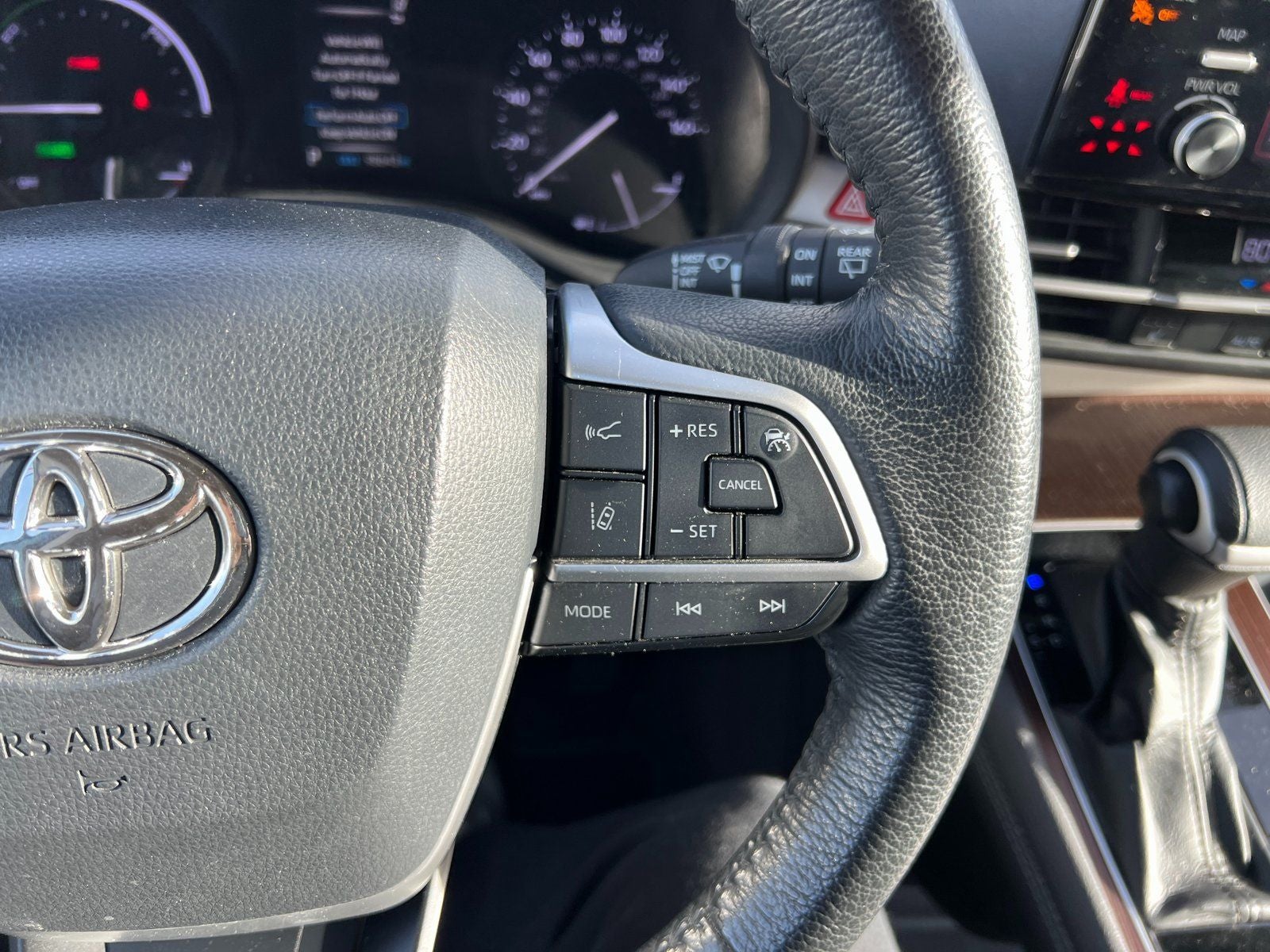 2022 Toyota Sienna XLE 8 Passenger