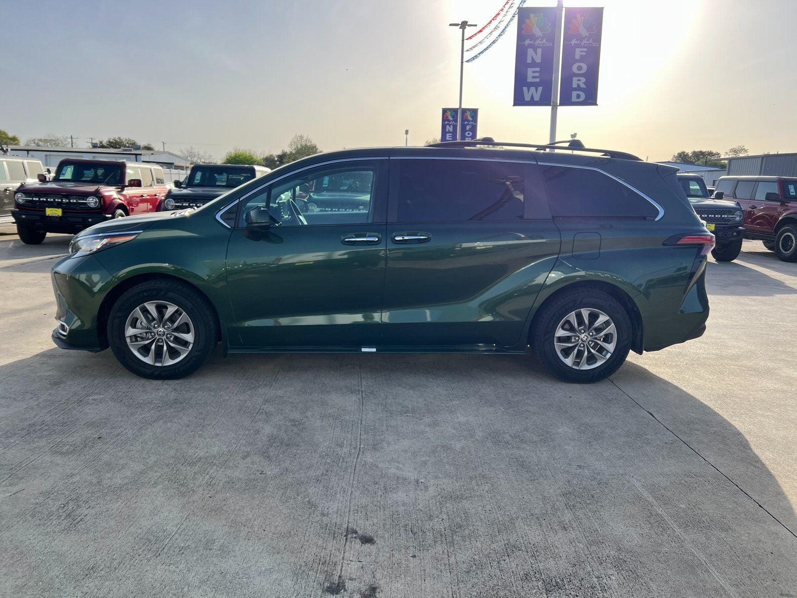 2022 Toyota Sienna XLE 8 Passenger