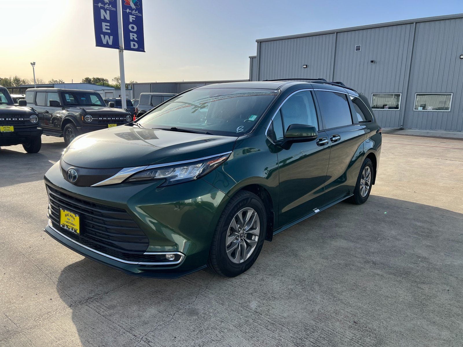 2022 Toyota Sienna XLE 8 Passenger