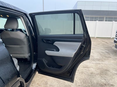 2022 Toyota Highlander LE