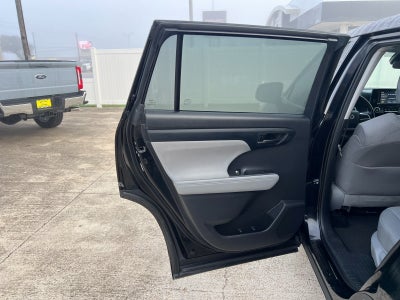 2022 Toyota Highlander LE