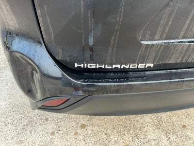 2022 Toyota Highlander LE