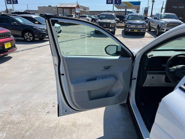 2026 Hyundai KONA SE FWD