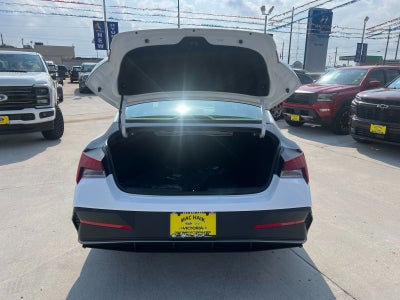 2026 Hyundai ELANTRA SE