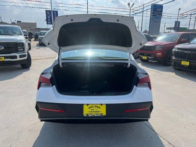 2026 Hyundai ELANTRA SE