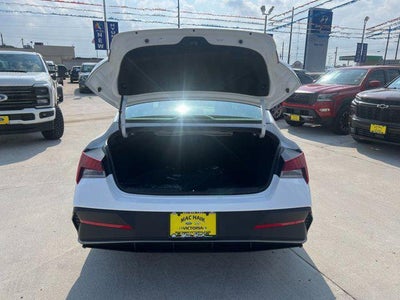 2026 Hyundai ELANTRA SE