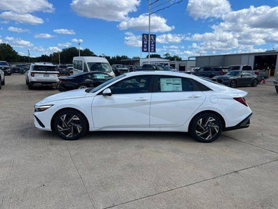 2025 Hyundai ELANTRA Limited