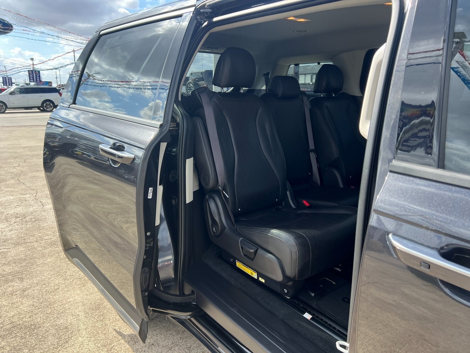 2024 Kia Carnival SX