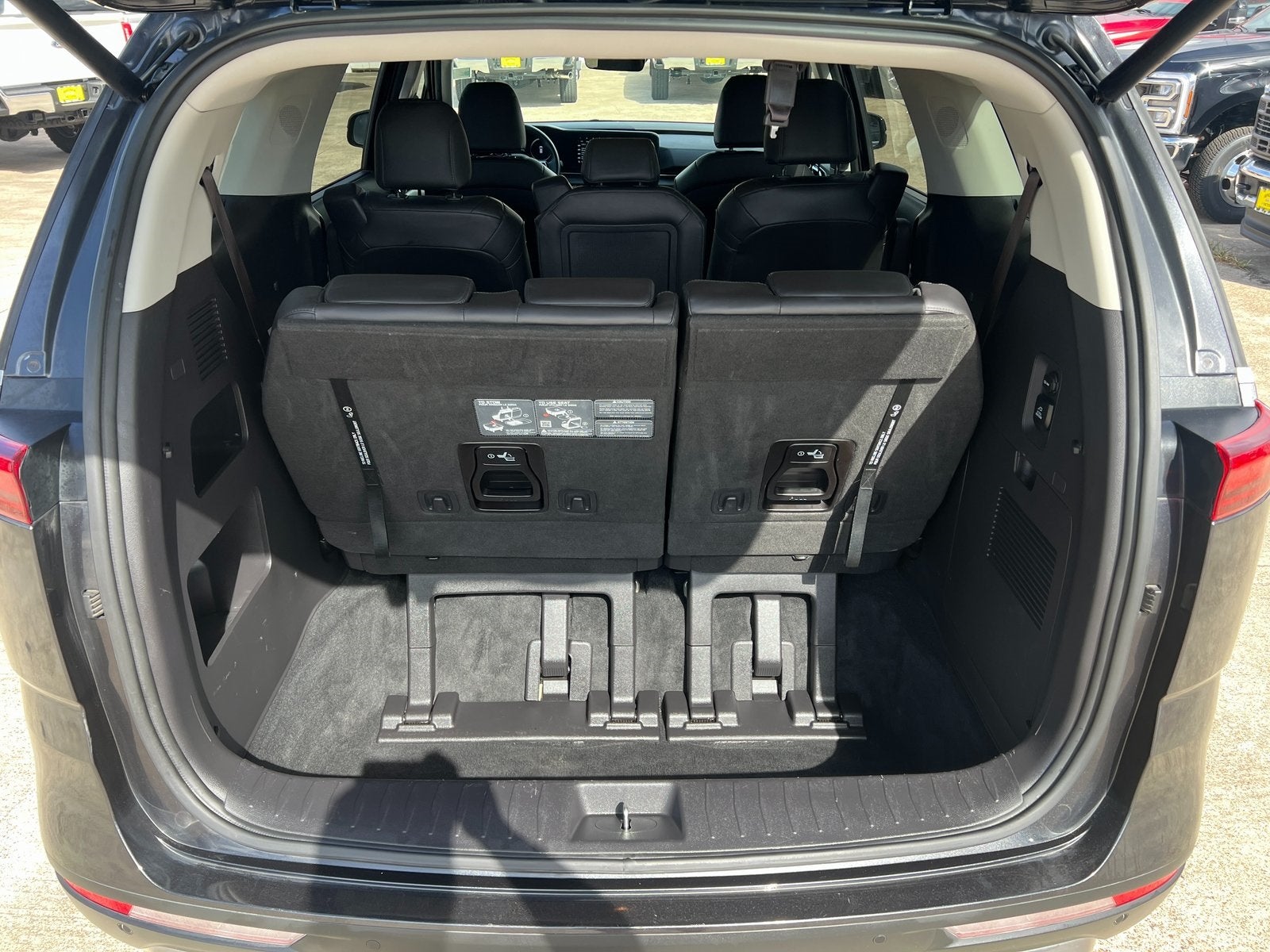 2024 Kia Carnival SX